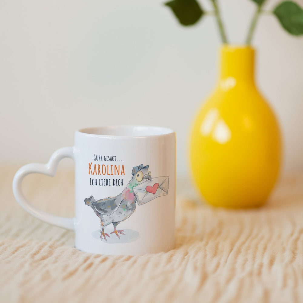 Personalisierte Tasse mit Herzhenkel- Valentinstags Post Taube - Muckelmeister