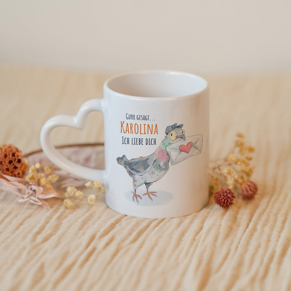 Personalisierte Tasse mit Herzhenkel- Valentinstags Post Taube - Muckelmeister