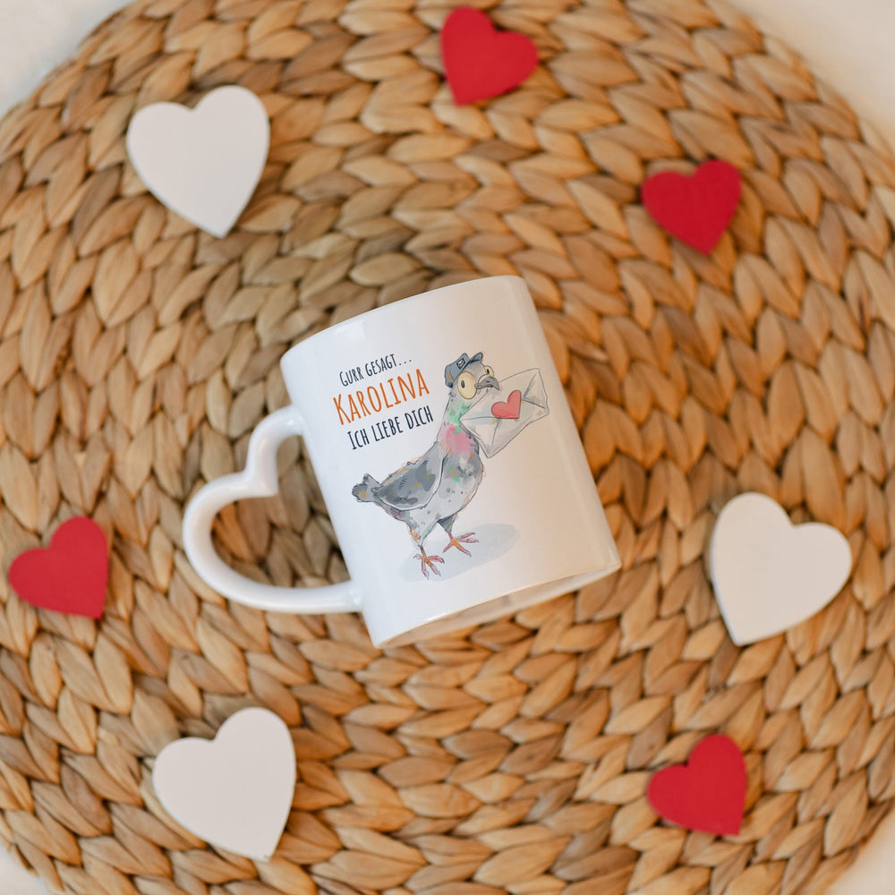 Personalisierte Tasse mit Herzhenkel- Valentinstags Post Taube - Muckelmeister