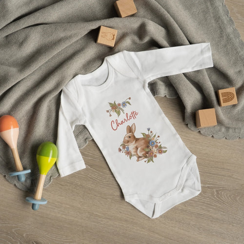 Klassischer Babystrampler Langärmlig - Hase Blumen