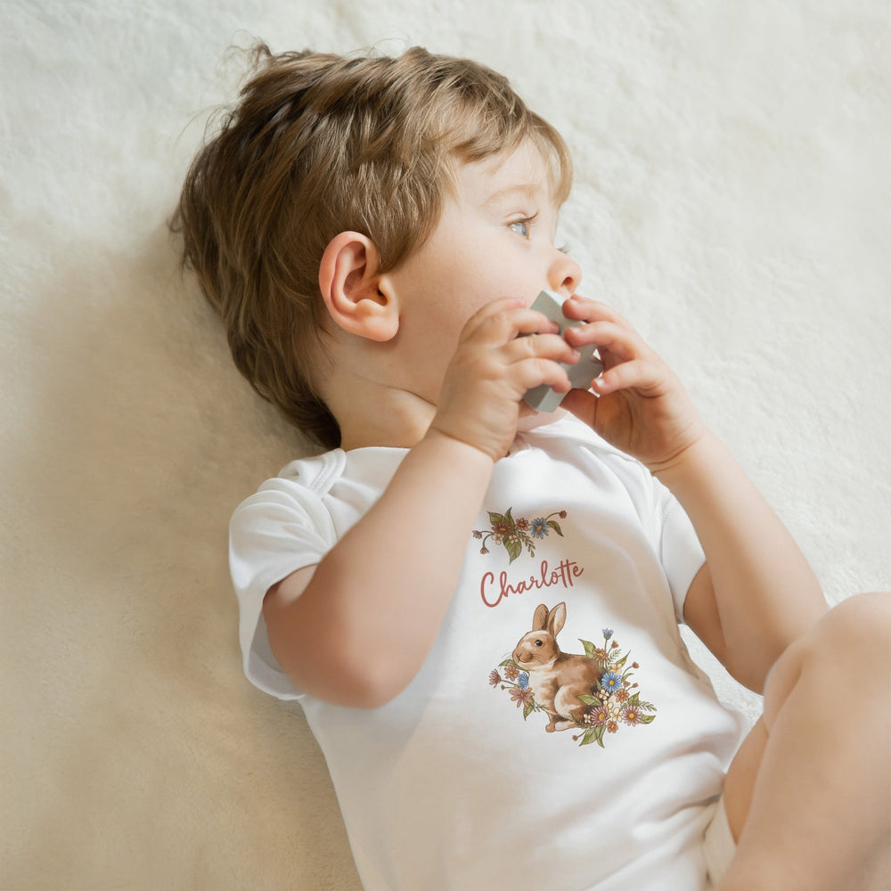 Klassischer Babystrampler und Klassisches T-Shirt kurzärmlig - Hase Blumen - Muckelmeister