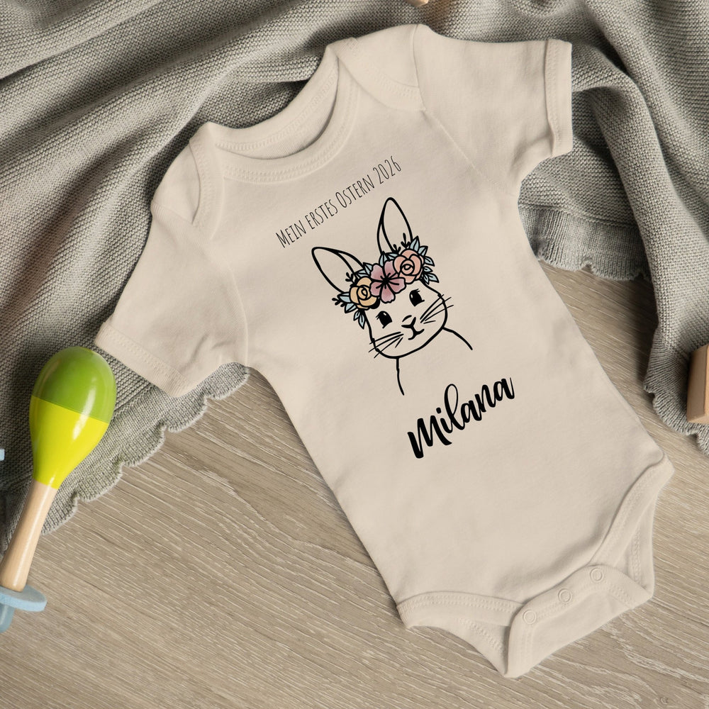 Klassischer Babystrampler kurzärmlig - Hase mit Blumenkrone - Muckelmeister