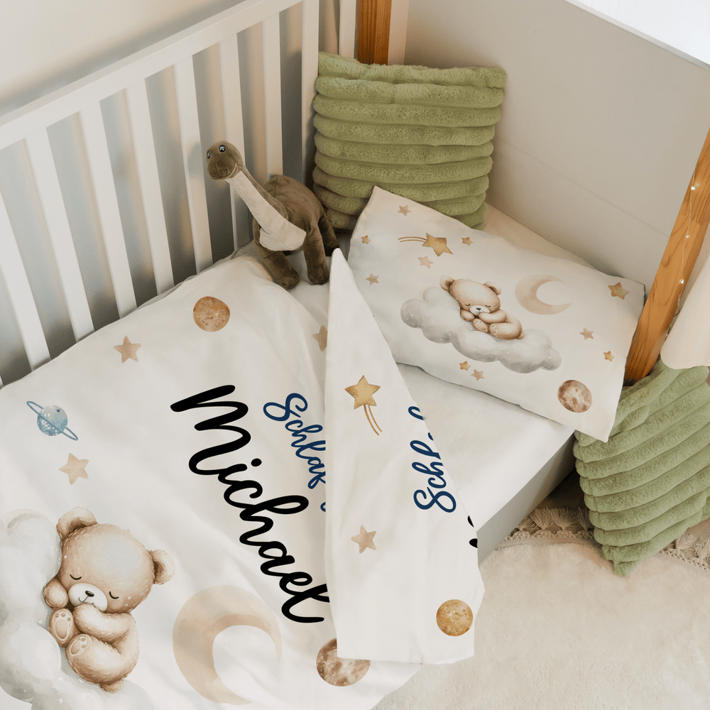 Personalisierter Bettbezug - Bettdecke 100x35cm - schlafendes Bärchen - Muckelmeister
