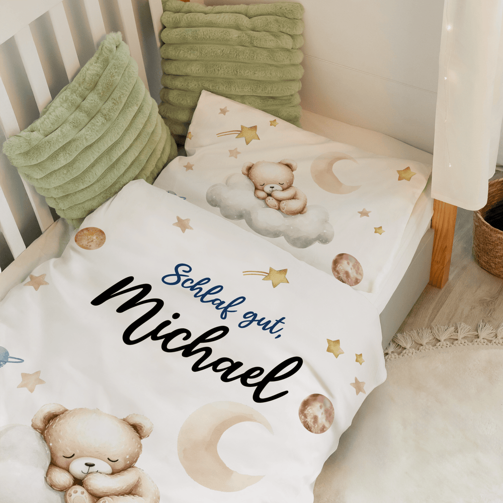 Personalisierter Bettbezug - Bettdecke 100x35cm - schlafendes Bärchen - Muckelmeister