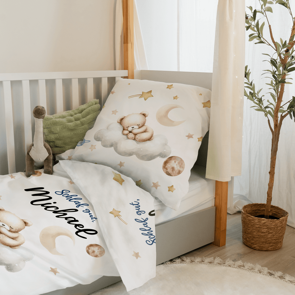 Personalisierter Bettbezug - Bettdecke 100x35cm - schlafendes Bärchen - Muckelmeister