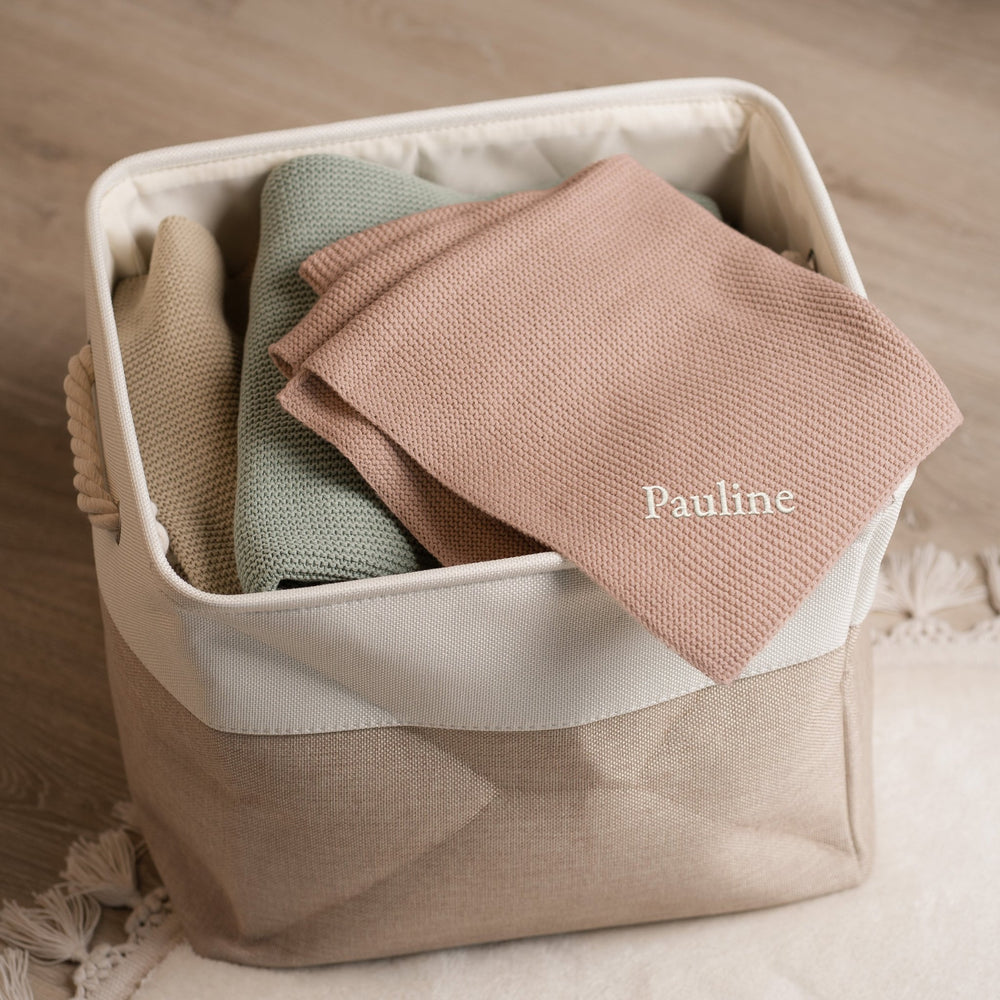 Babydecke personalisiert | Gestrickte Kuscheldecke mit Namen | Stick - Muckelmeister