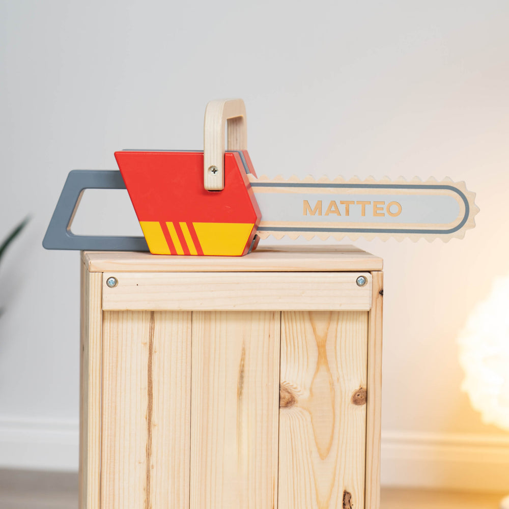 Kettensäge Spielzeug aus Holz personalisiert - Muckelmeister