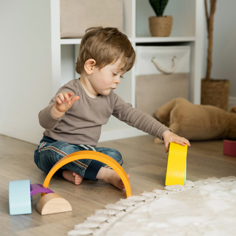 Montessori Spielzeug - Regenbogen Holzbausteine mit Kugel - Muckelmeister