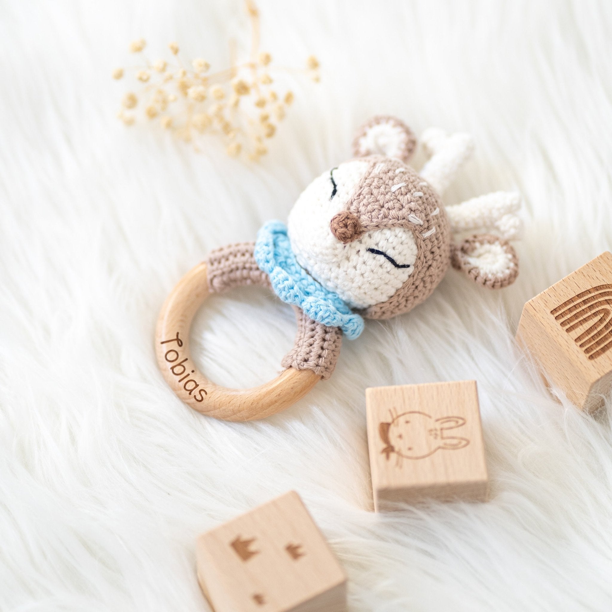Greifling Baby mit Namen - Reh blau