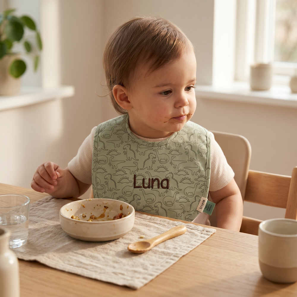 TRIXIE Personalisiertes Lätzchen mit Namen - 2er Pack Dino | Stick - Muckelmeister