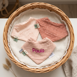 TRIXIE Personalisiertes Lätzchen mit Namen - 3er Pack Hase | Stick - Muckelmeister