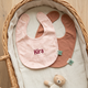 TRIXIE Personalisiertes Lätzchen mit Namen - 2er Pack Hase | Stick - Muckelmeister